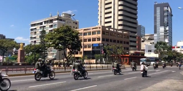 EN VIDEO: Caravana de GNB fue abucheada y caceroleada por manifestantes en Altamira #6Abr