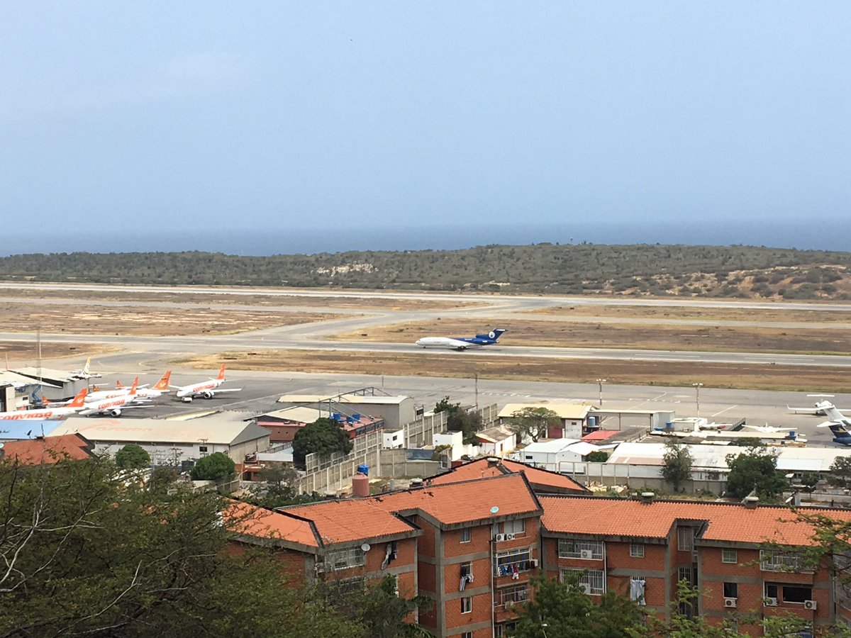 Avión que trajo ayuda humanitaria ya partió de suelo venezolano (FOTOS)