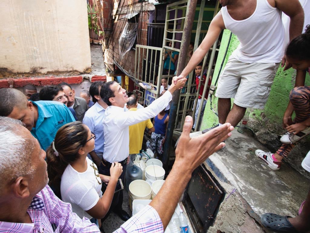 Así recibieron los vecinos de Petare a Juan Guaidó (FOTOS y VIDEOS)