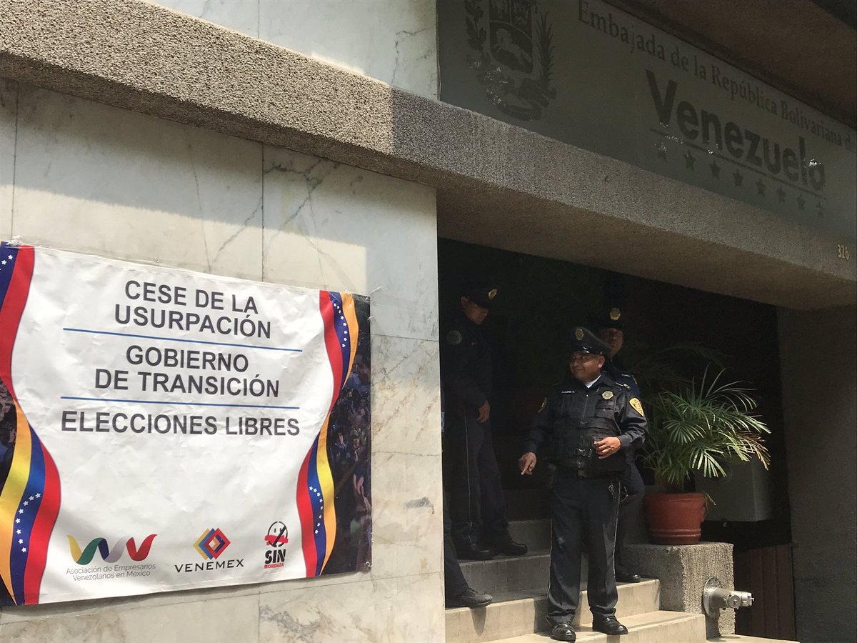 La imagen: El mensaje que dejaron en la embajada de Venezuela en México