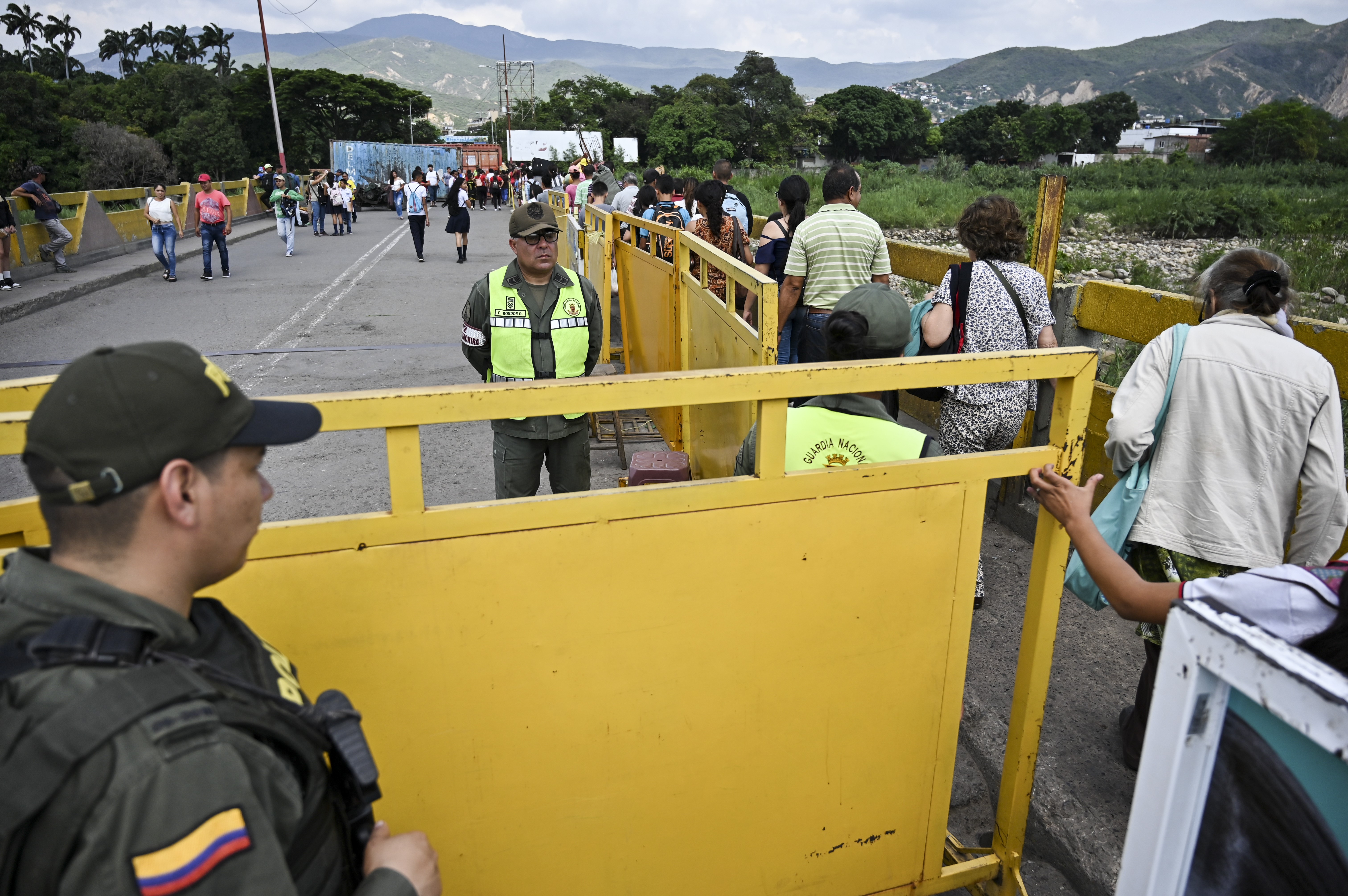 ¡Entre lágrimas! GNB negó paso a Colombia hasta para recibir atención médica (VIDEO)