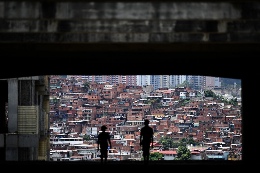 Infierno a la espera de una casa: La vida en edificios invadidos en Venezuela (Fotos)