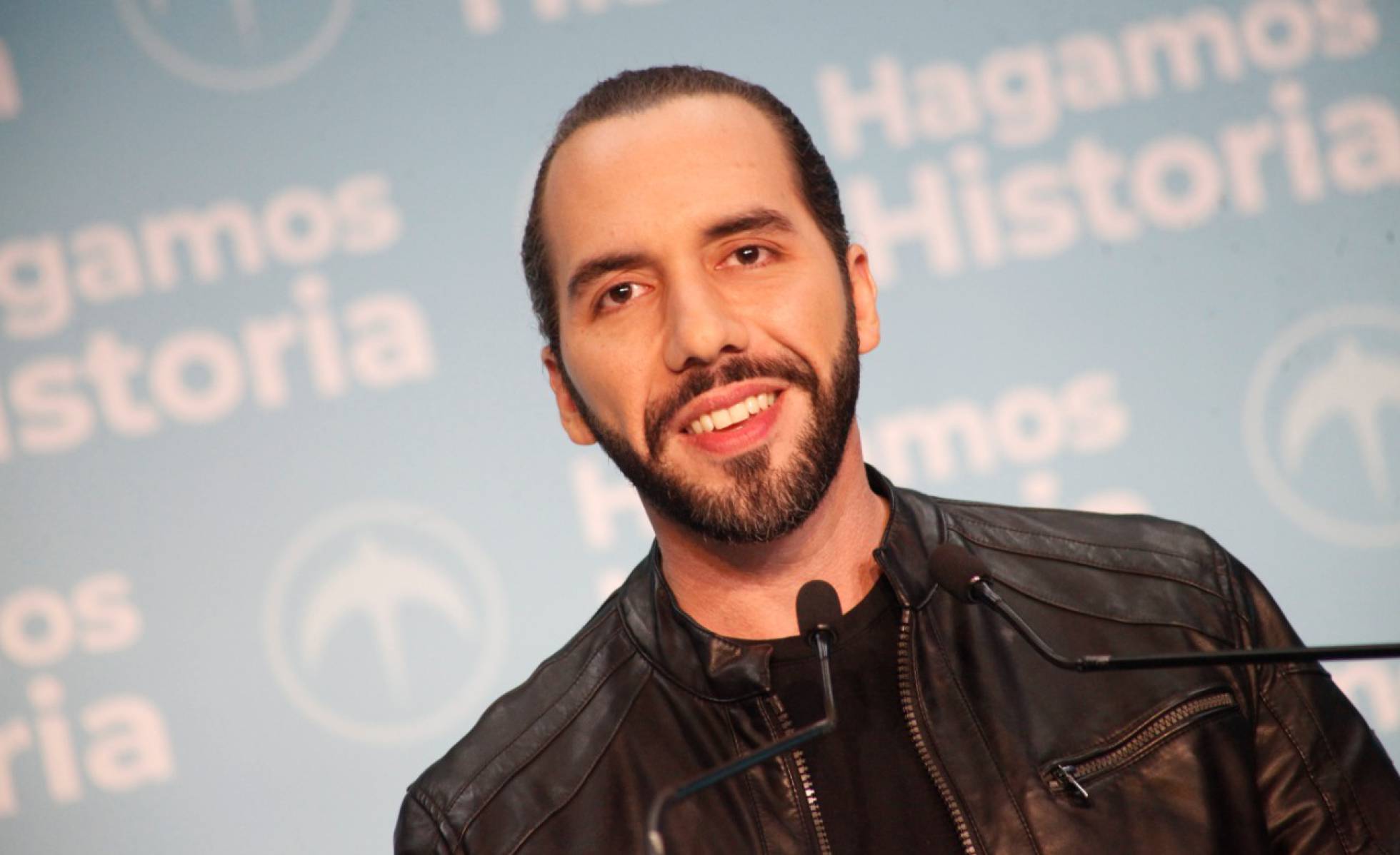 Los exabruptos en Twitter de Nayib Bukele, el presidente “millennial”