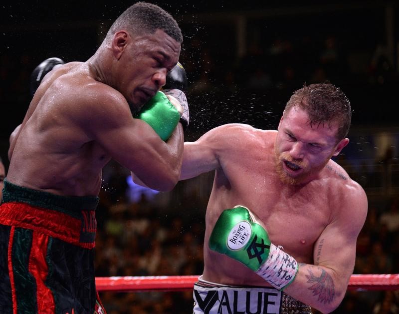 Canelo Álvarez vence a Jacobs y es el rey indiscutible del peso mediano (Fotos)