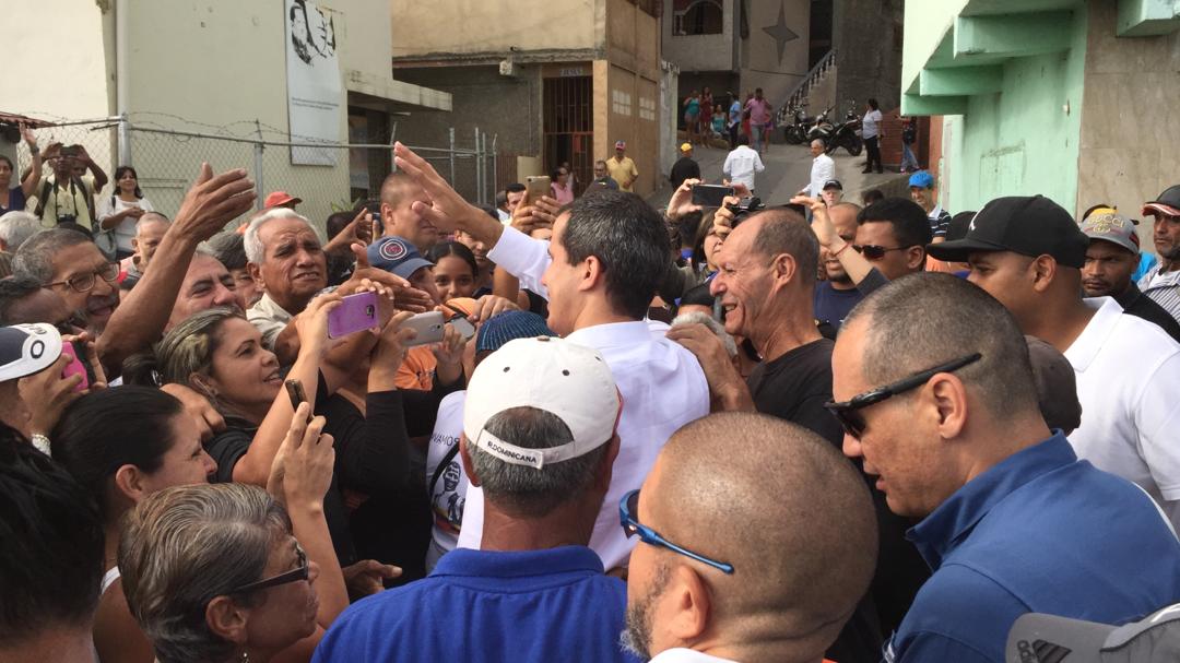 EN FOTOS: Guaidó hace recorrido sorpresa por Maiquetía #8May