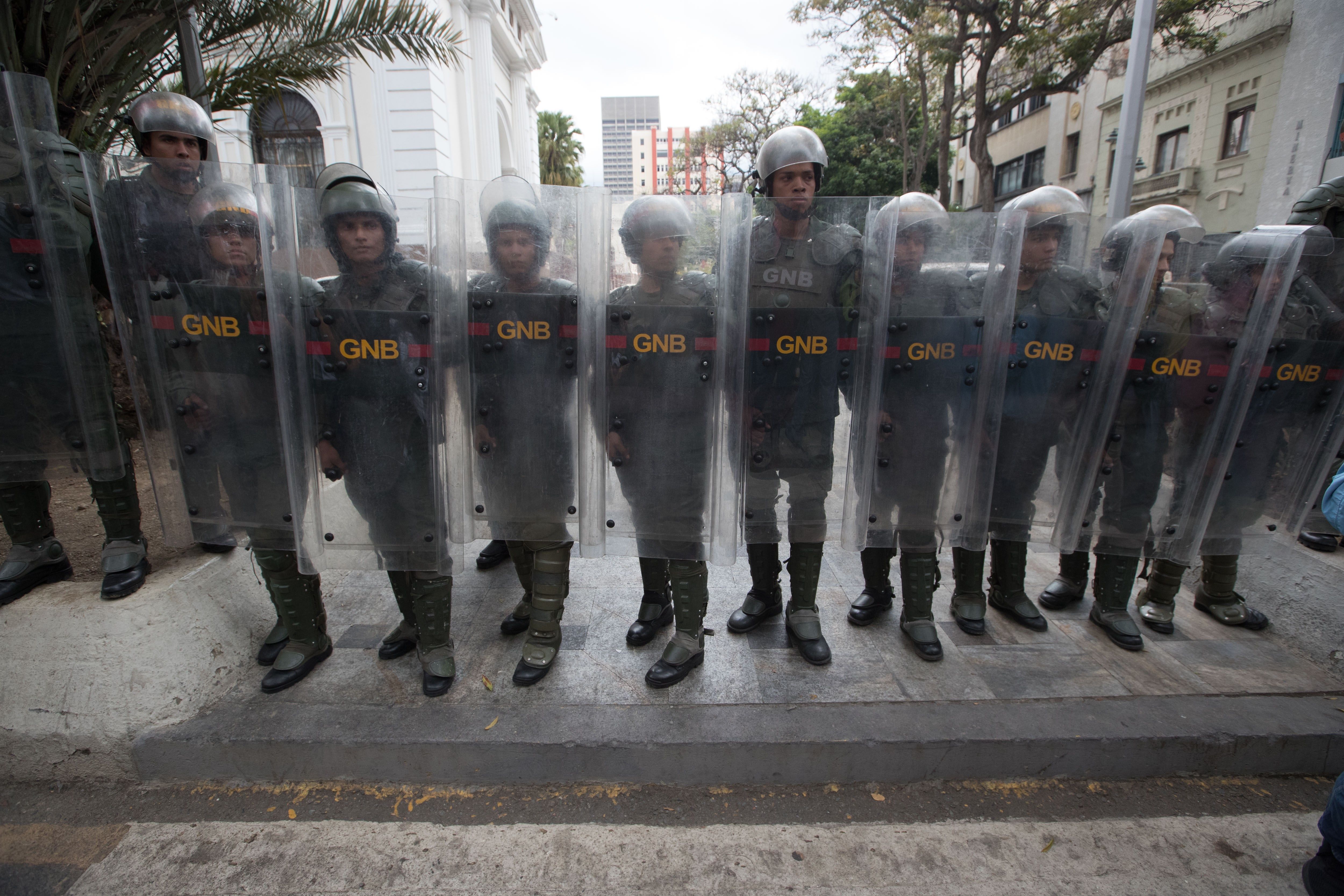 ¡De nuevo! GNB no permite pasar a la prensa al Palacio Federal Legislativo #28May