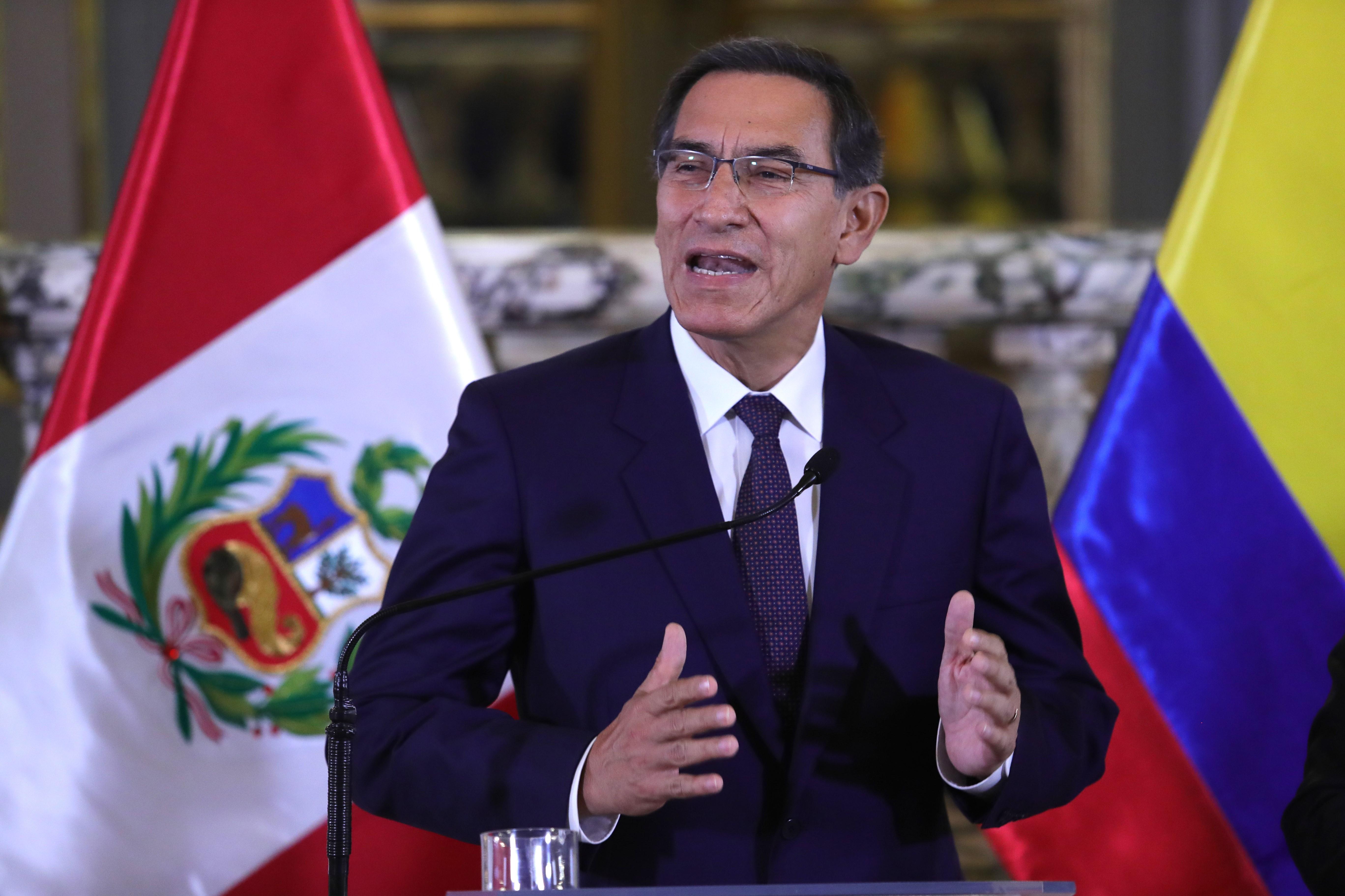 Martín Vizcarra amenazó con cerrar el Congreso de Perú