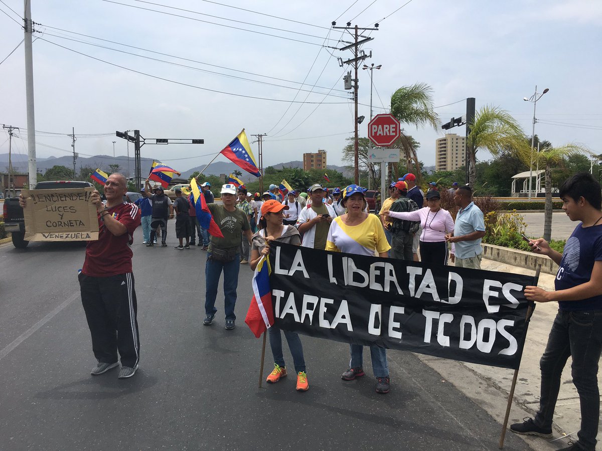 Habitantes de Barcelona en el estado Anzoátegui se reúnen para entregar documento a la FAN (FOTOS)