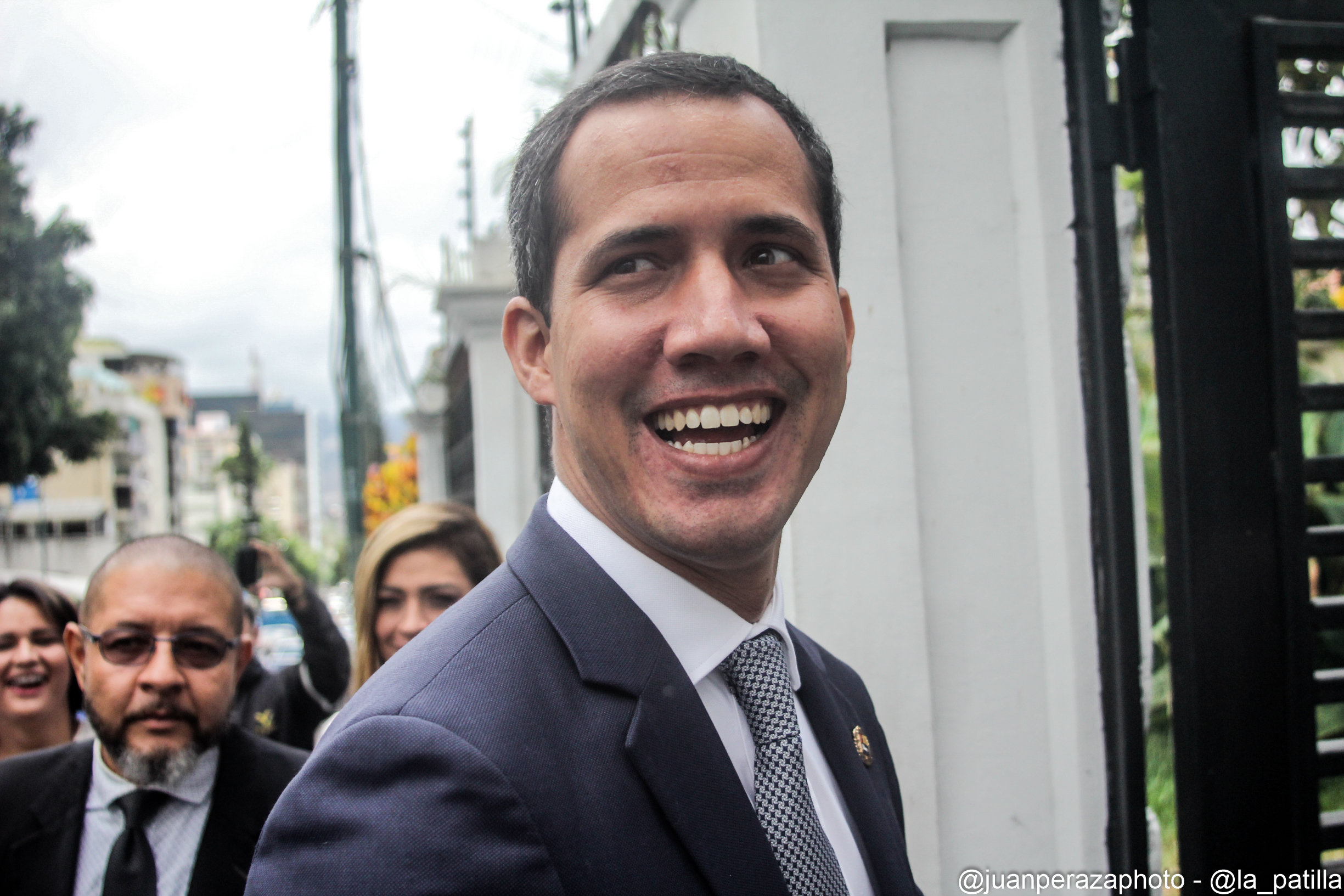 En VIDEO: Un tal Carvajalino pedía plátanos en la AN pero Guaidó lo rebotó