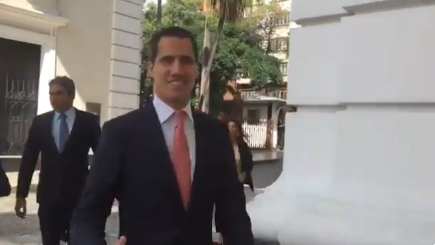 Juan Guaidó llegó a la Asamblea Nacional #7May (video)