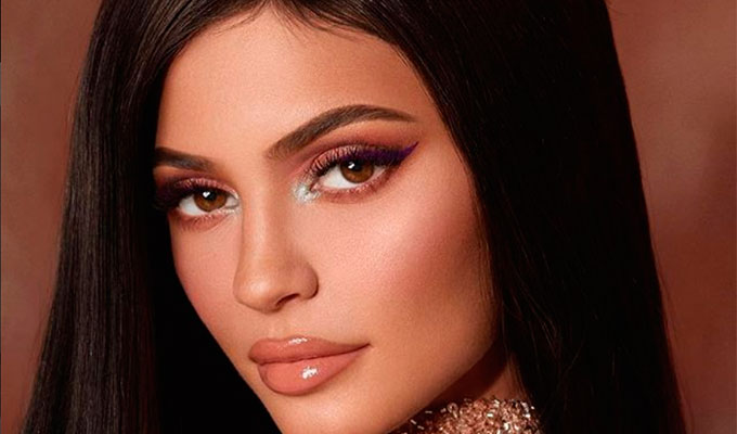 En la cama y sin pijama… Kylie Jenner volvió a encender Instagram (FOTOS)