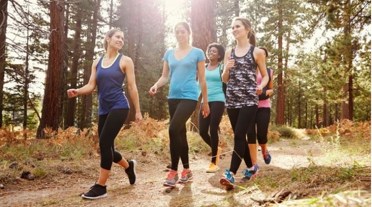 Cómo ocho minutos de caminata diaria impactan de manera positiva en la vida de las personas