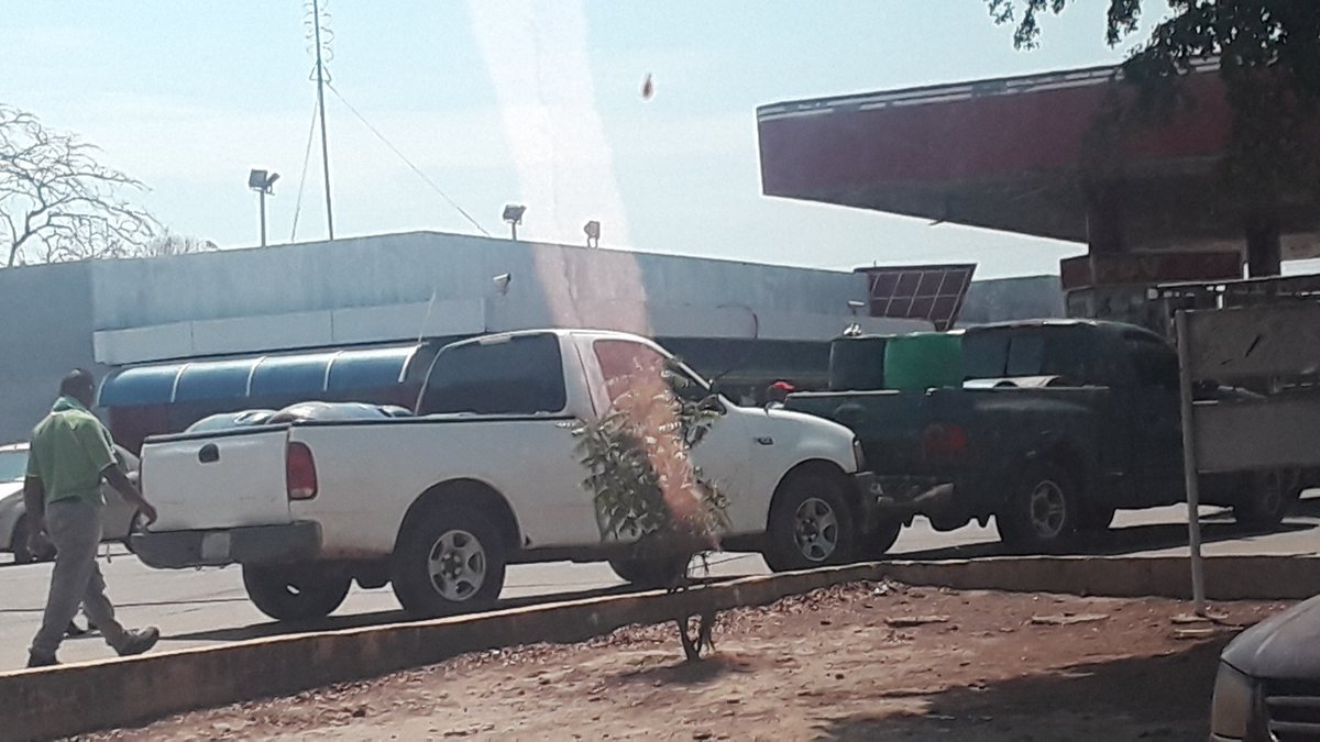 Militares cobrarían en “verdes” para colearse en las interminables colas por gasolina en Zulia #19May