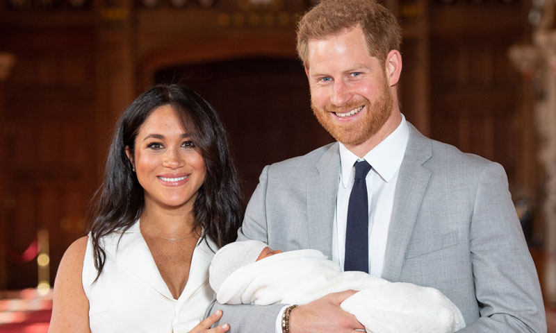 Es mágico y asombroso, dice Meghan al presentar a su bebé (Fotos y video)