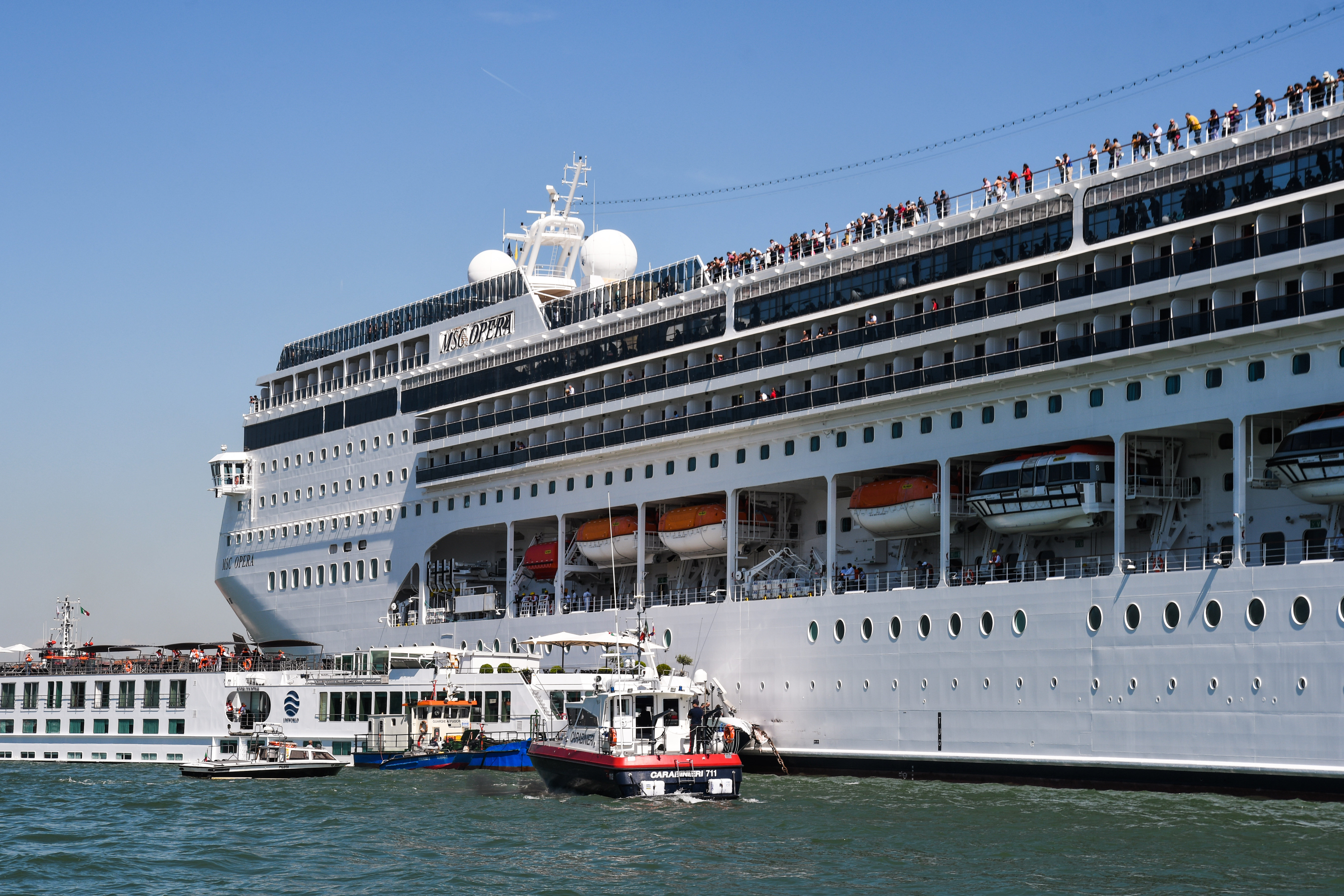 Crucero que chocó en Venecia reaviva controversia sobre permisos de navegación