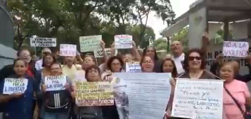 Docentes protestan y piden a Bachelet que observe las penurias por las que pasan los niños venezolanos #20Jun (VIDEO)