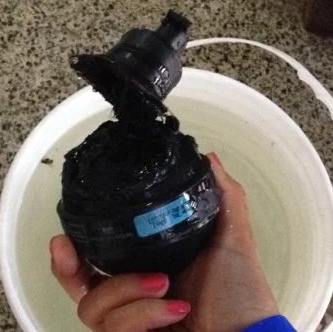 Denuncian que lanzaron una bomba lacrimógena en la escuela de derecho de la UCV