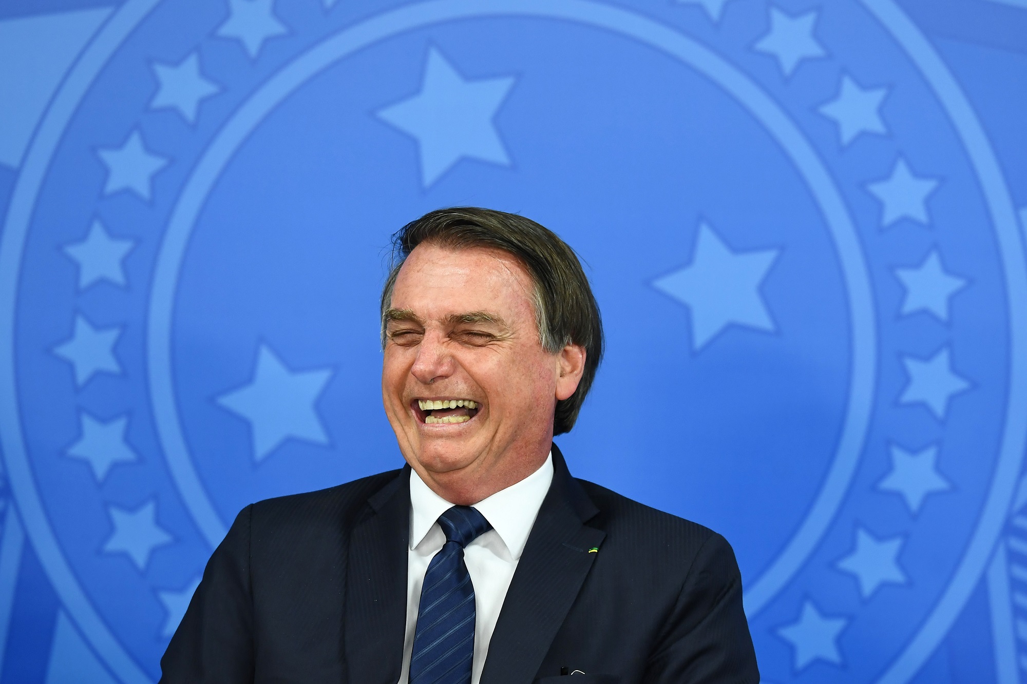 ¡Chisme de viejas! Bolsonaro elimina comentario sobre primera dama francesa en Facebook