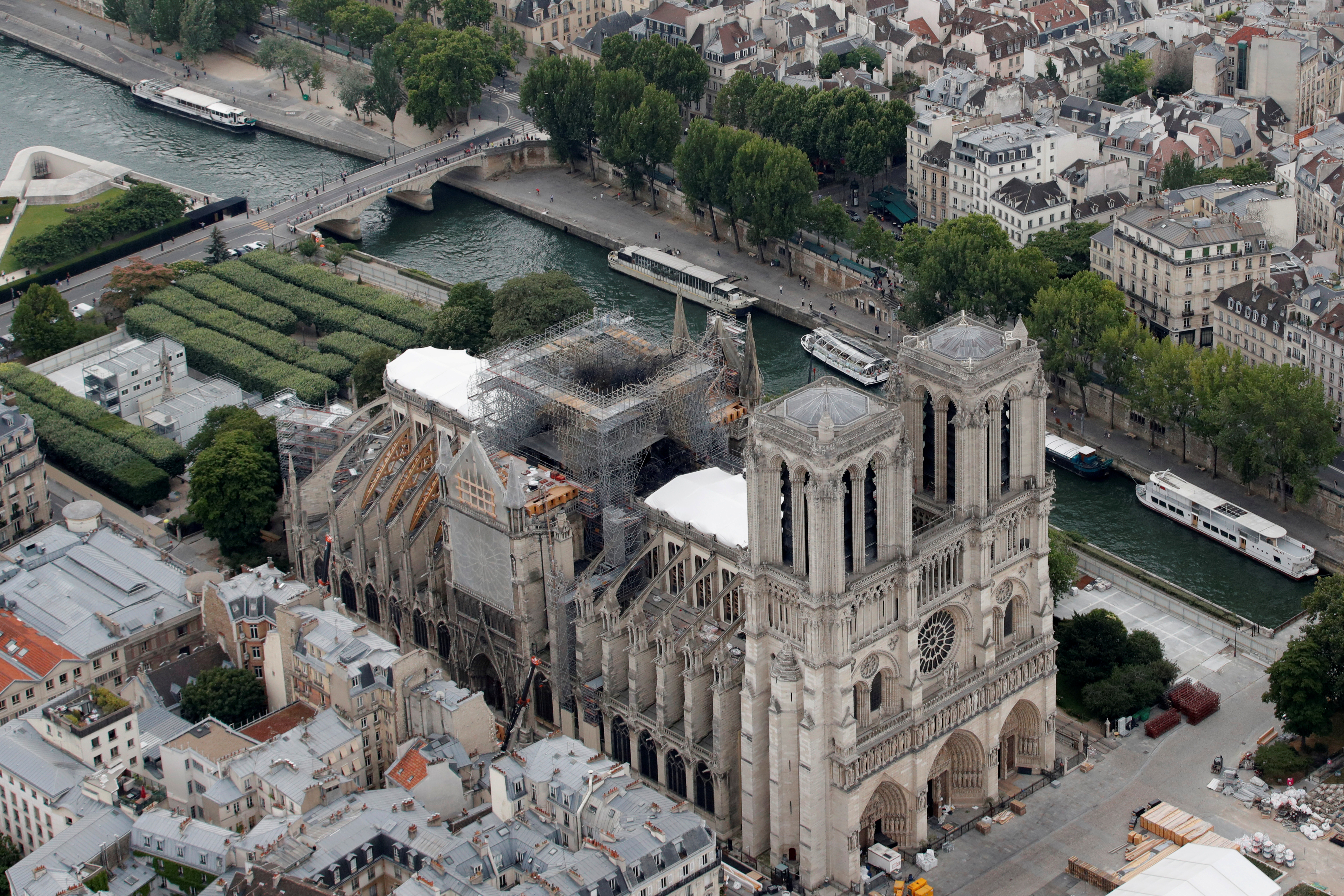 Al rescate de Notre Dame de París, ocho meses después del incendio