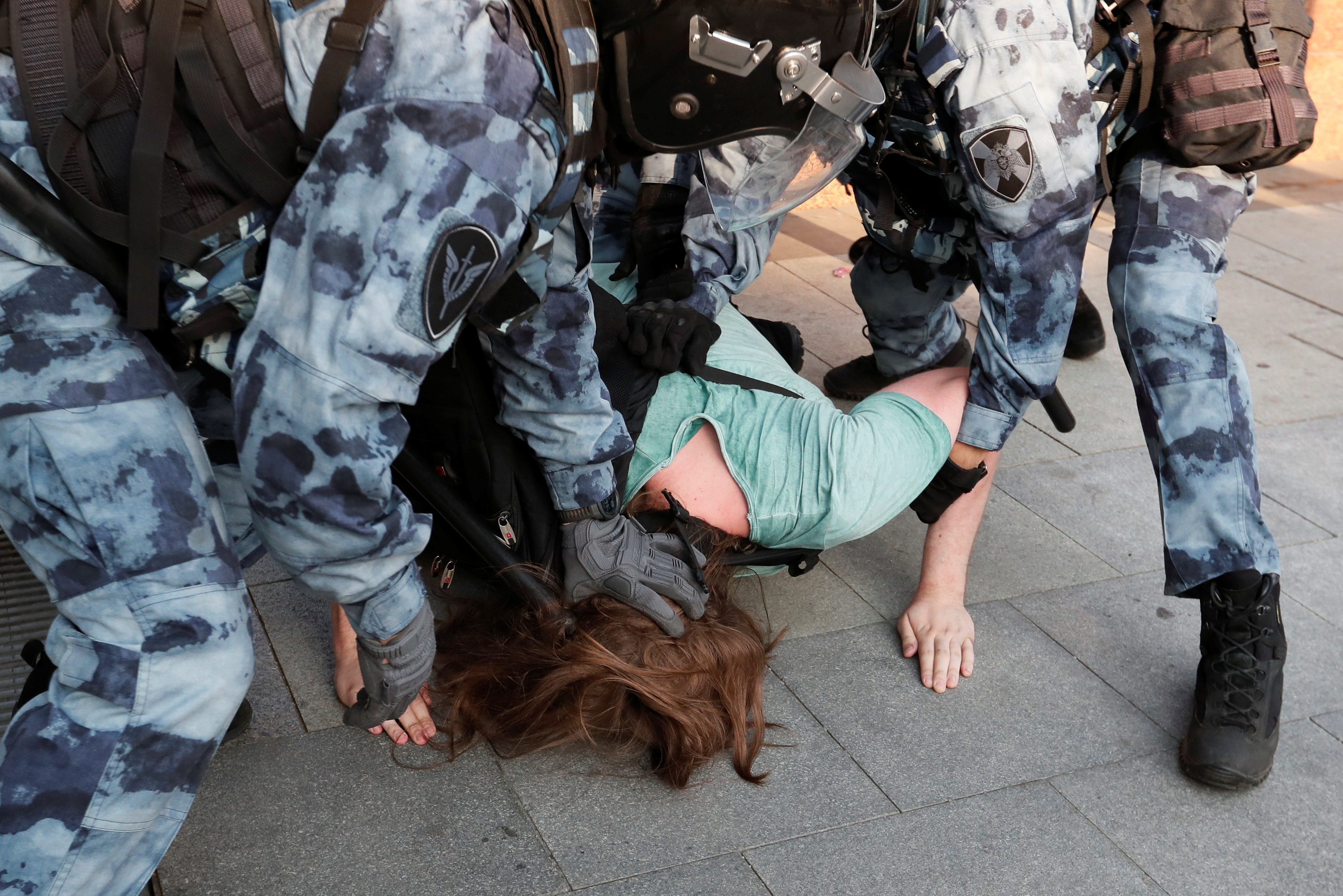 El VIDEO más indignante de las fuerzas represoras de Putin arremetiendo contra manifestantes opositores rusos