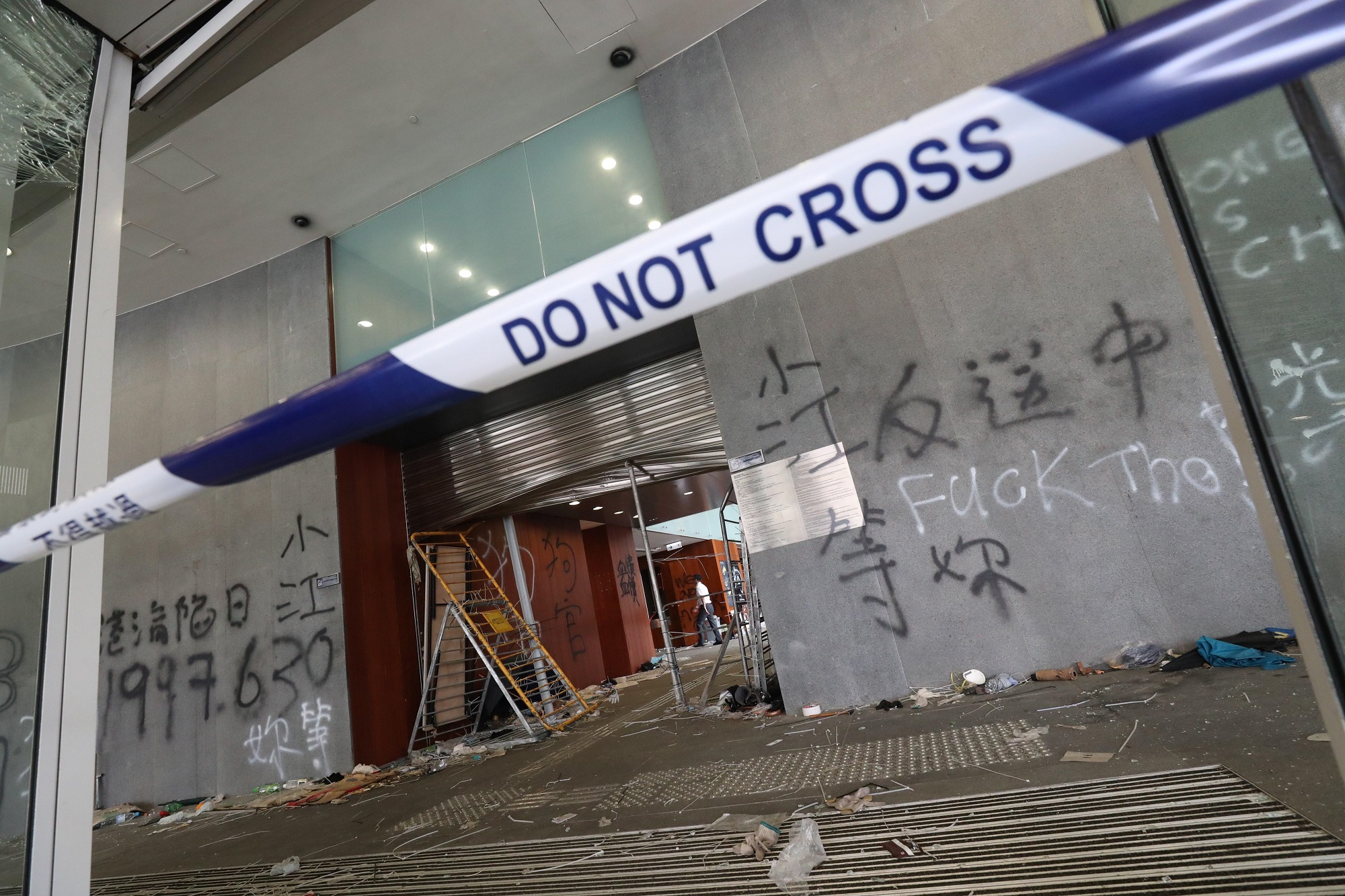 Al menos 15 detenidos por el asalto al Parlamento de Hong Kong