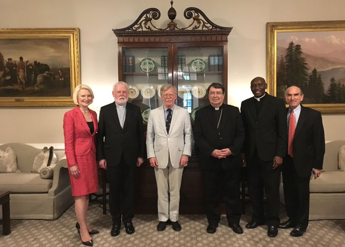 Bolton habló sobre Venezuela con Paul Gallagher, Arzobispo del Vaticano (Foto)