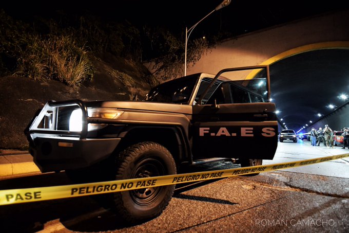 EN VIDEO: Choros disfrazados de FAES secuestraron a un comerciante en La Candelaria y se hicieron LOS REALES