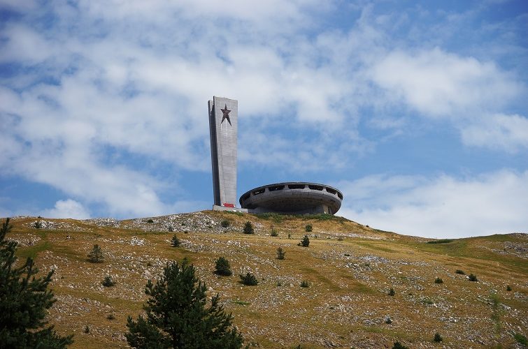 Buzludzha, el ovni comunista abandonado en Bulgaria (Fotos)