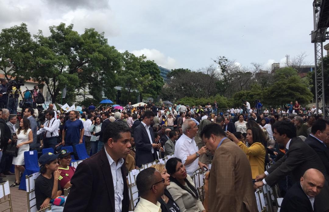 VIDEO: Diputados de la AN en la Plaza Alfredo Sadel para sesión de calle #23Jul