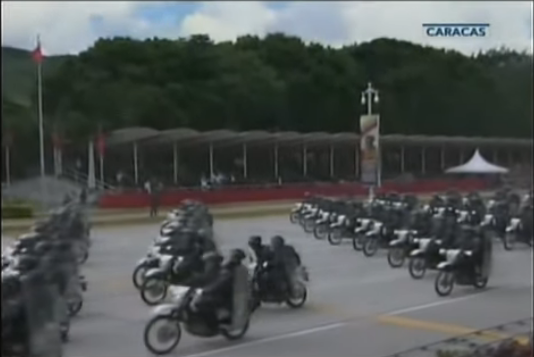 Con moto accidentada incluida, el régimen muestra con orgullo sus ARMAS represoras (VIDEO)