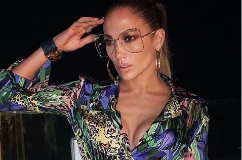 JLo con el bastón en la mano, media nalga afuera y los picos parados (Foto + VIDEO)