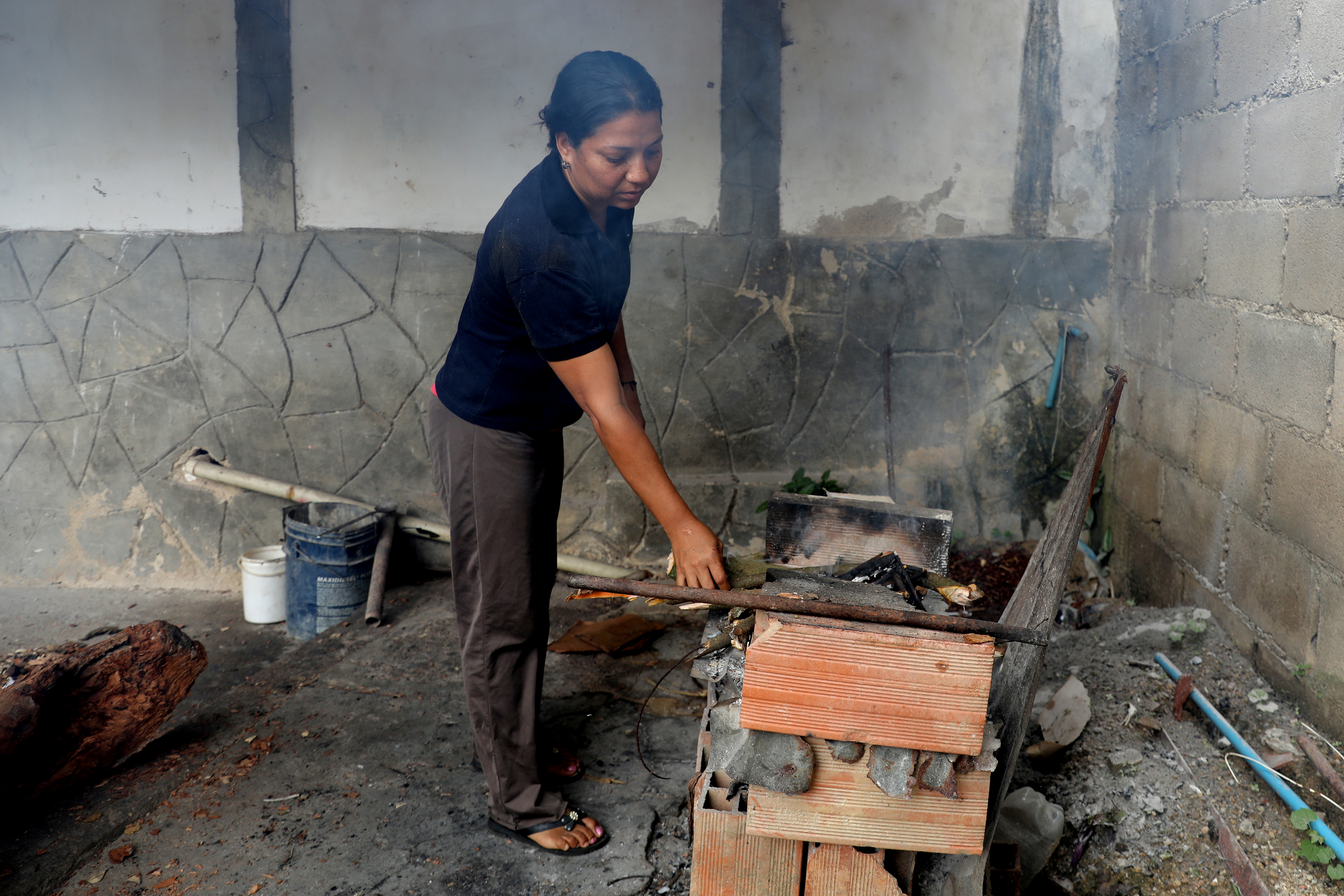 El día que Chávez dijo que de no haber llegado “la revolución”, Venezuela estaría cocinando en leña y como en la prehistoria (VIDEO)