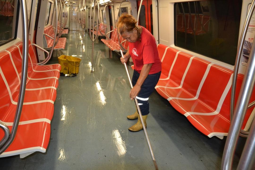 ¡Aunque usted no lo crea! Algo los iluminó y le dieron UN coletazo al Metro de Caracas (Fotos)