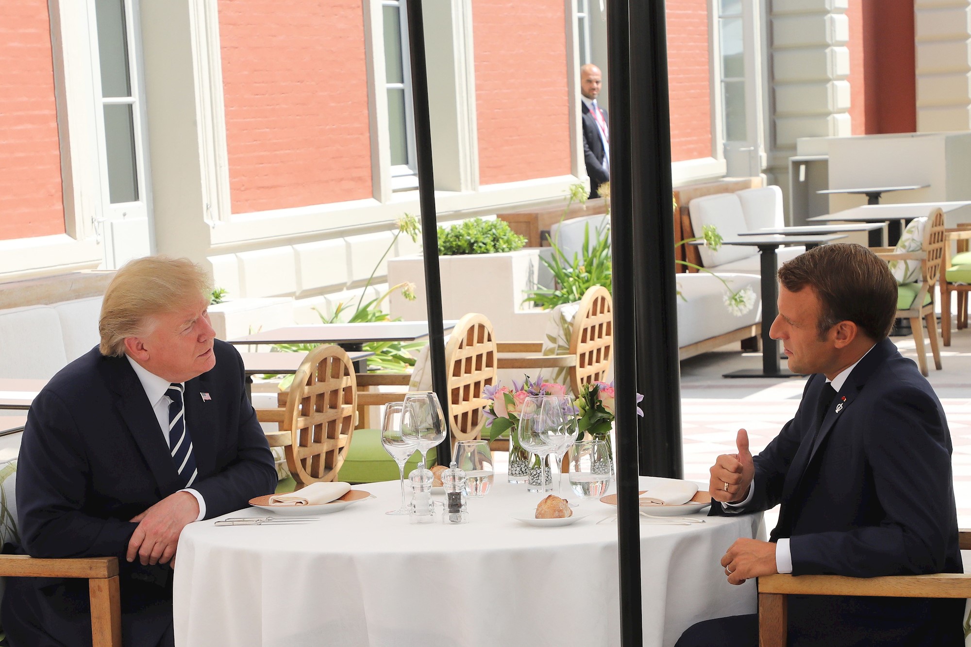 Macron y Trump mantienen un primer cara a cara conciliador en el G7