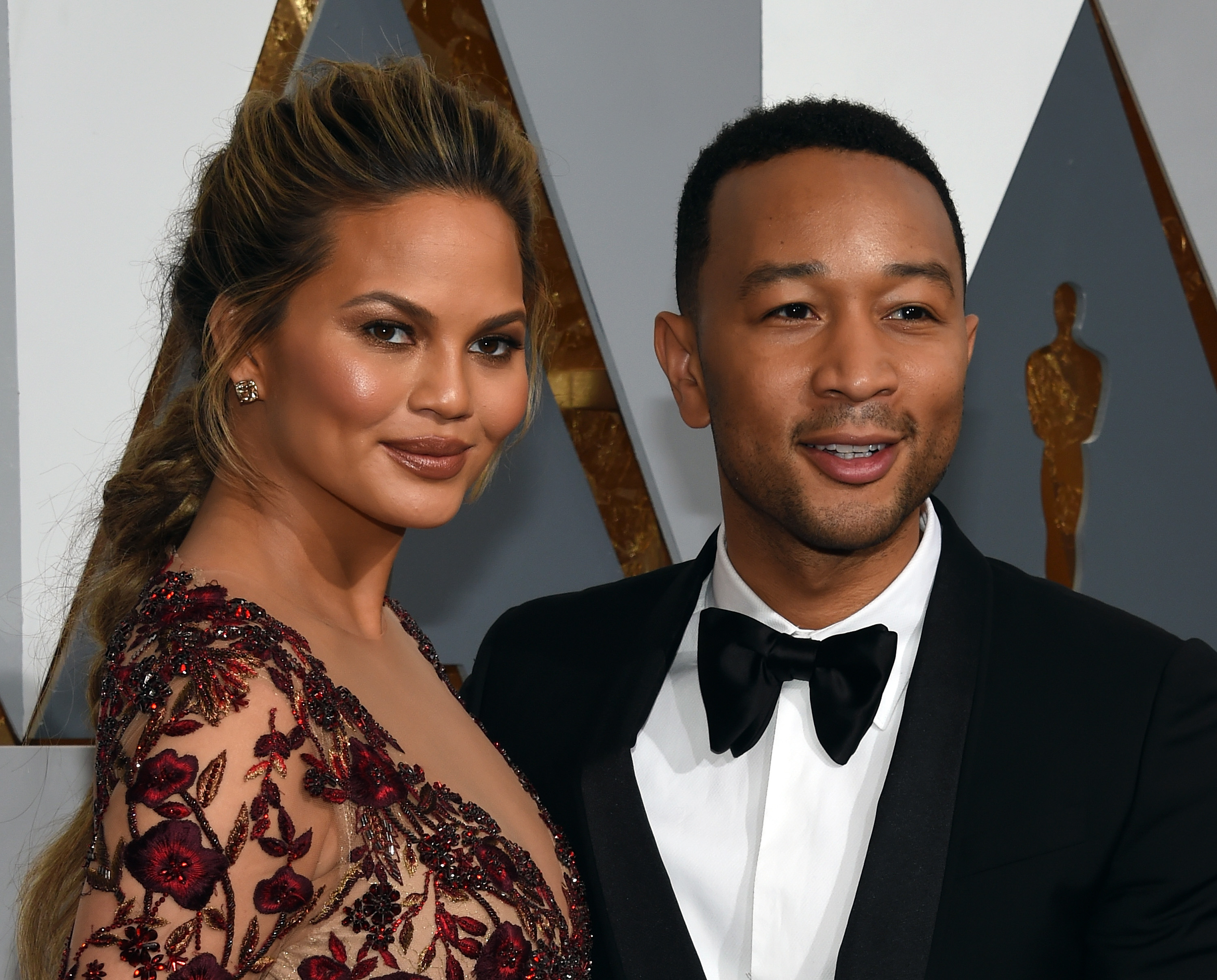 Chrissy Teigen se inyectó botox en las axilas y reveló la razón (+Fotos)