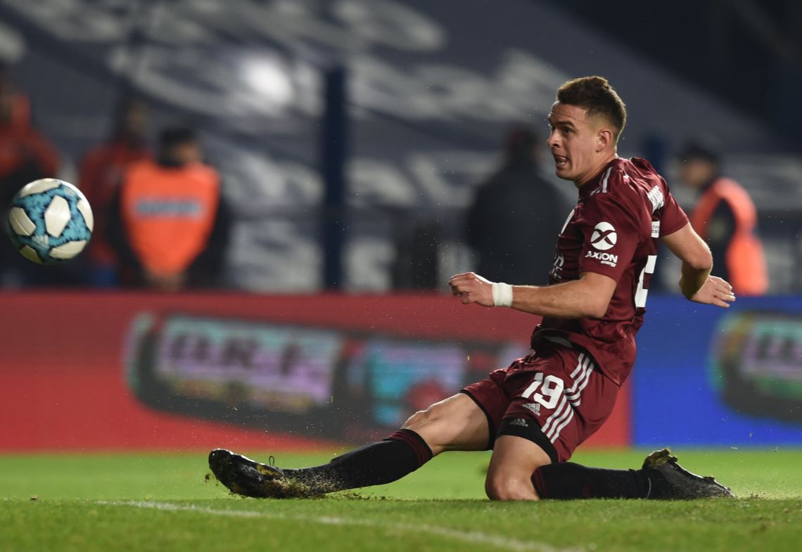 Goleada histórica de River a Racing en Argentina con doblete de colombiano Borré