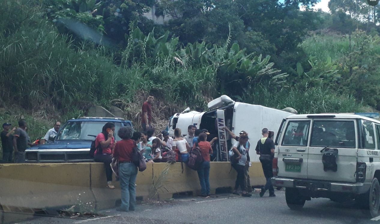 Aparatoso accidente en la Panamericana deja nueve lesionados (Fotos)