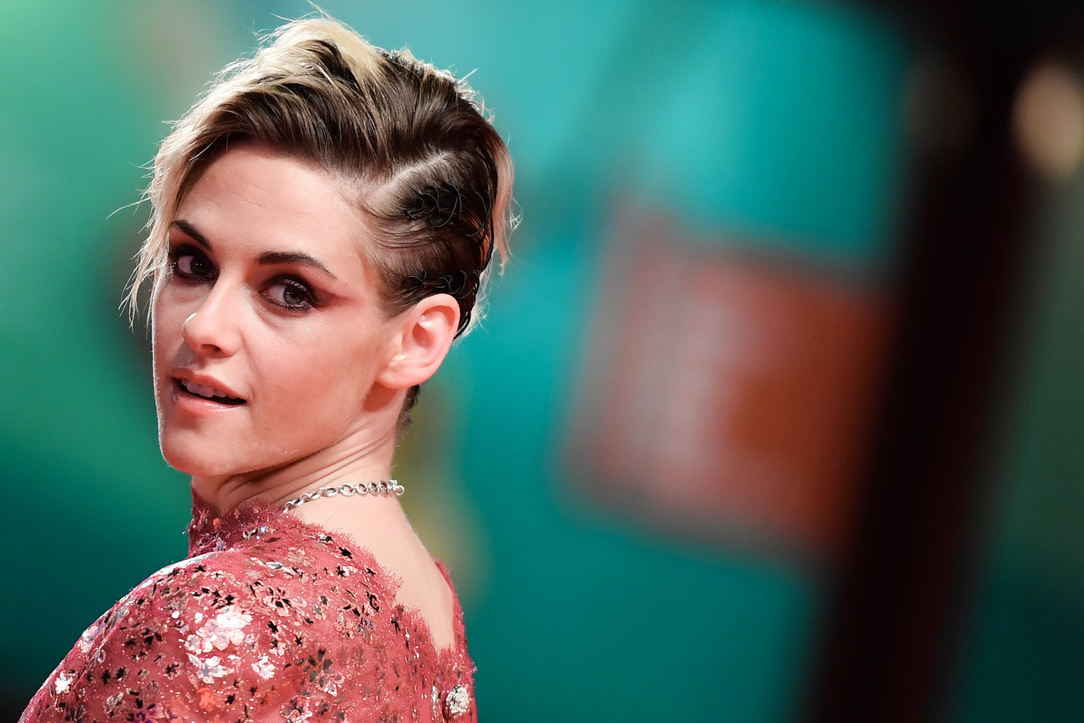 ¡Diablos señorita! Filtran autofoto de Kristen Stewart desnuda frente al espejo