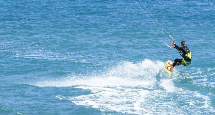 El mejor video del mundo: Capta un meteorito a sus espaldas mientras se graba haciendo kitesurf (Video)