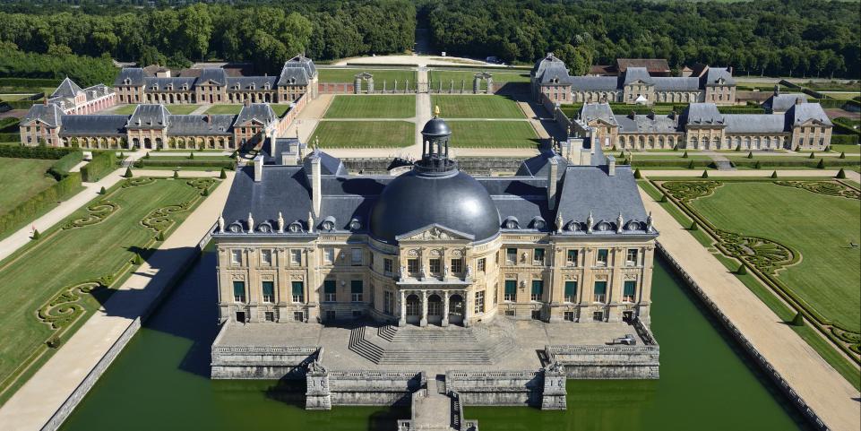 Ladrones roban 2 millones en joyas de un castillo en Francia