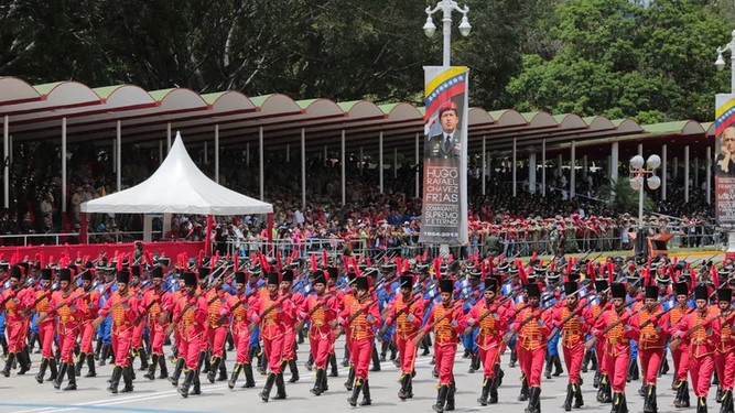 Sargento de la FFAA venezolana pide comida y un coronel vende recipientes por catálogo para sobrevivir