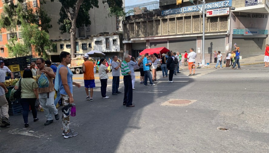 Vecinos de la avenida Baralt protestan porque tienen dos días sin luz #14Sep