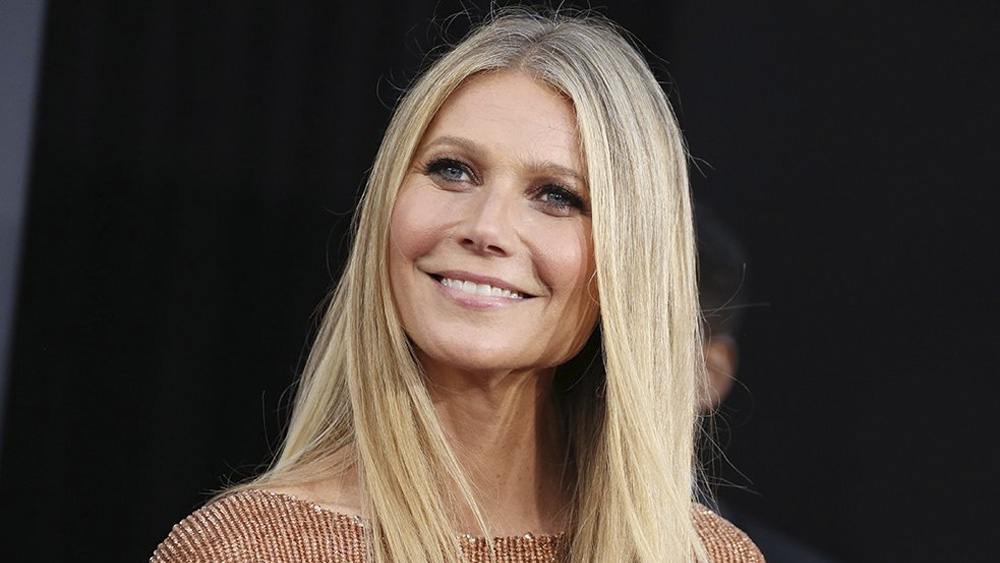 ¡Se peló las NALGAS! Gwyneth Paltrow encendió las redes tras hacer yoga al desnudo (FOTO)