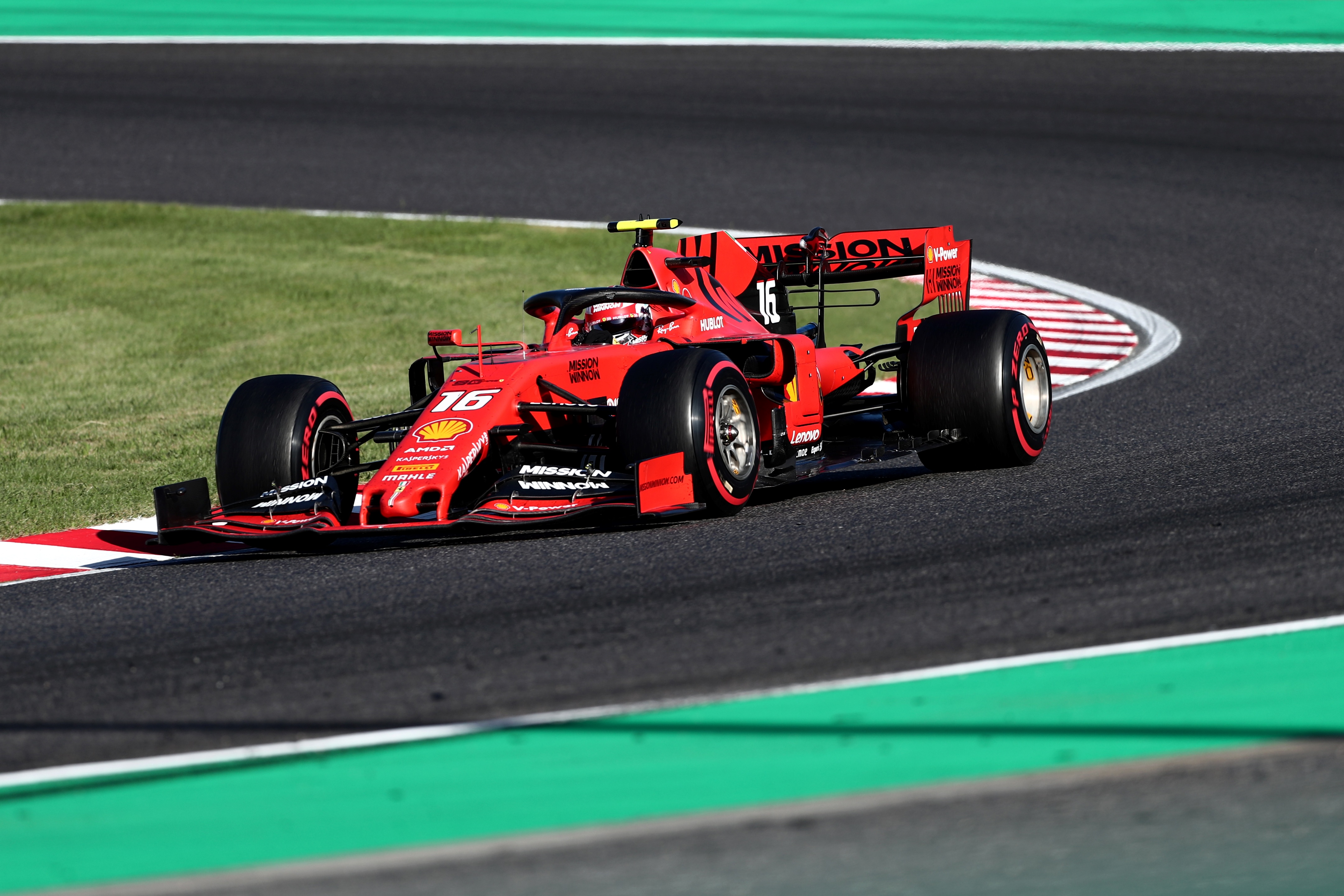 El arriesgado manejo de Charles Leclerc en una de las curvas más peligrosas de Fórmula 1 (VIDEO)