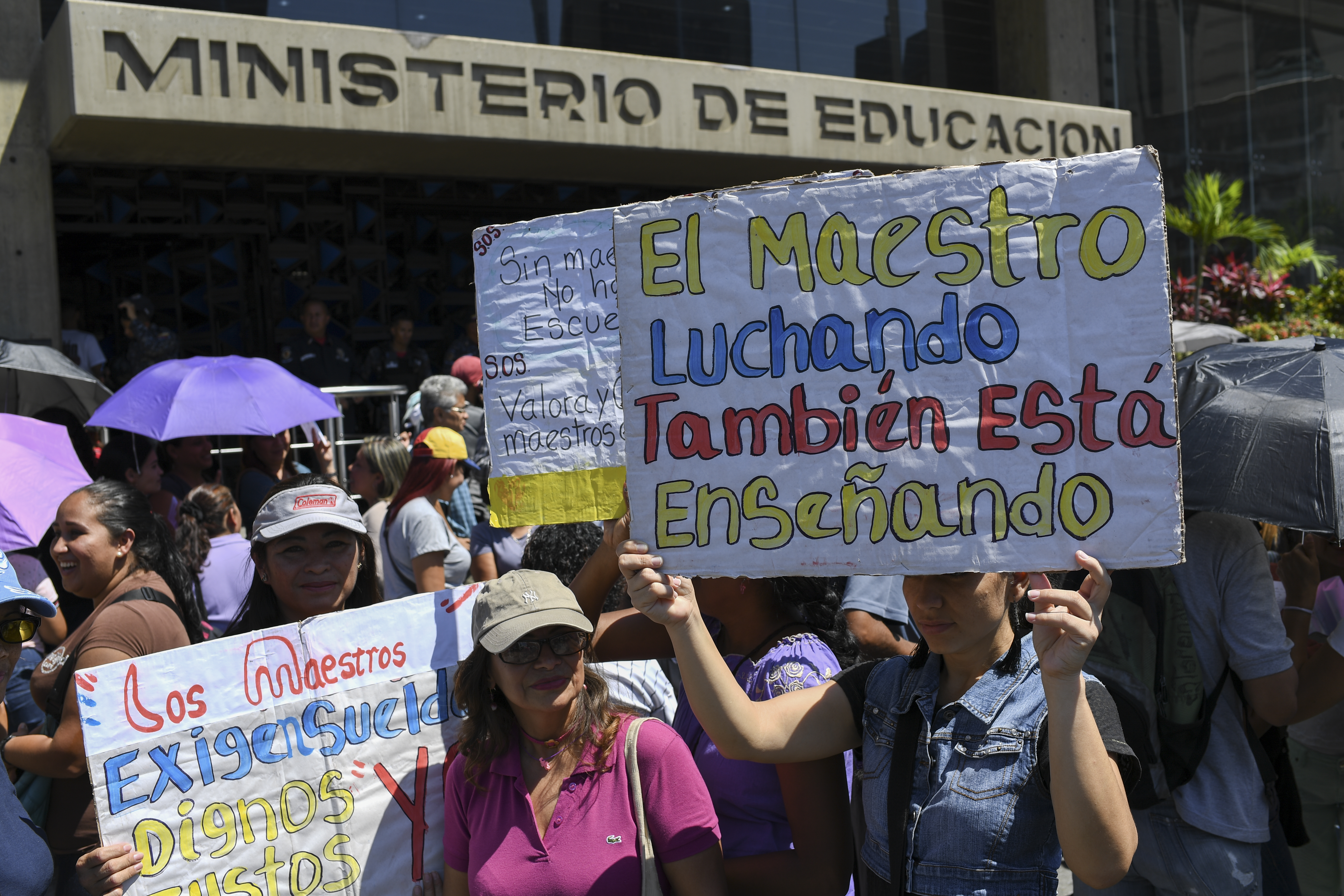 Al menos 12.330 escuelas acataron el paro nacional de 48 horas convocado por el sector educativo