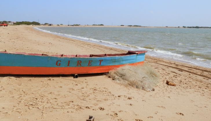 Pescadores en Zulia quemaron lanchas para exigir gasolina y denunciar robos de la GNB (Foto)