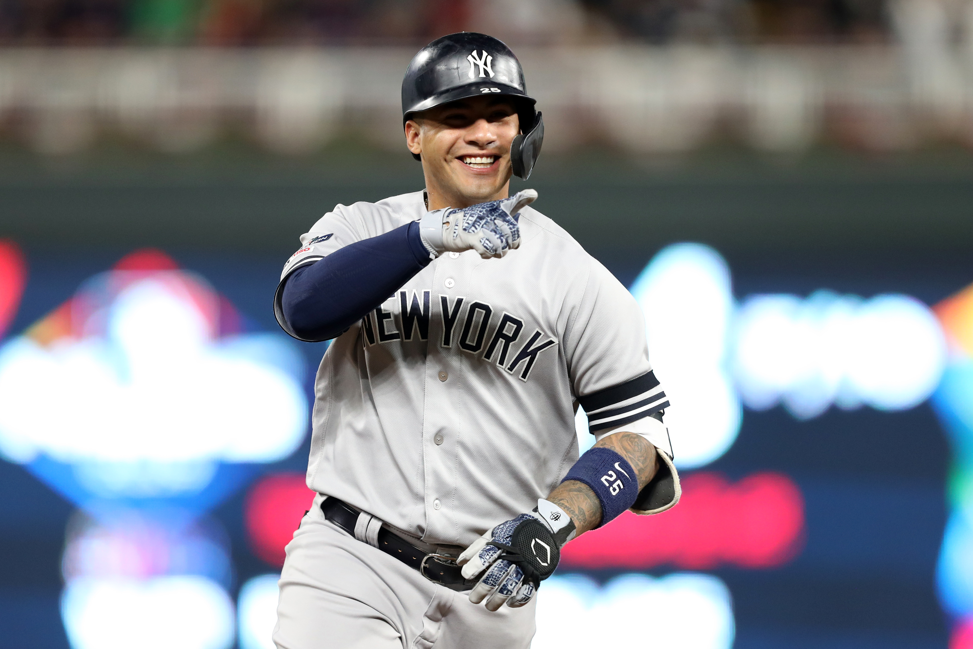 ¡Poder criollo! Gleyber Torres conectó su primer cuadrangular de la postemporada (VIDEO)