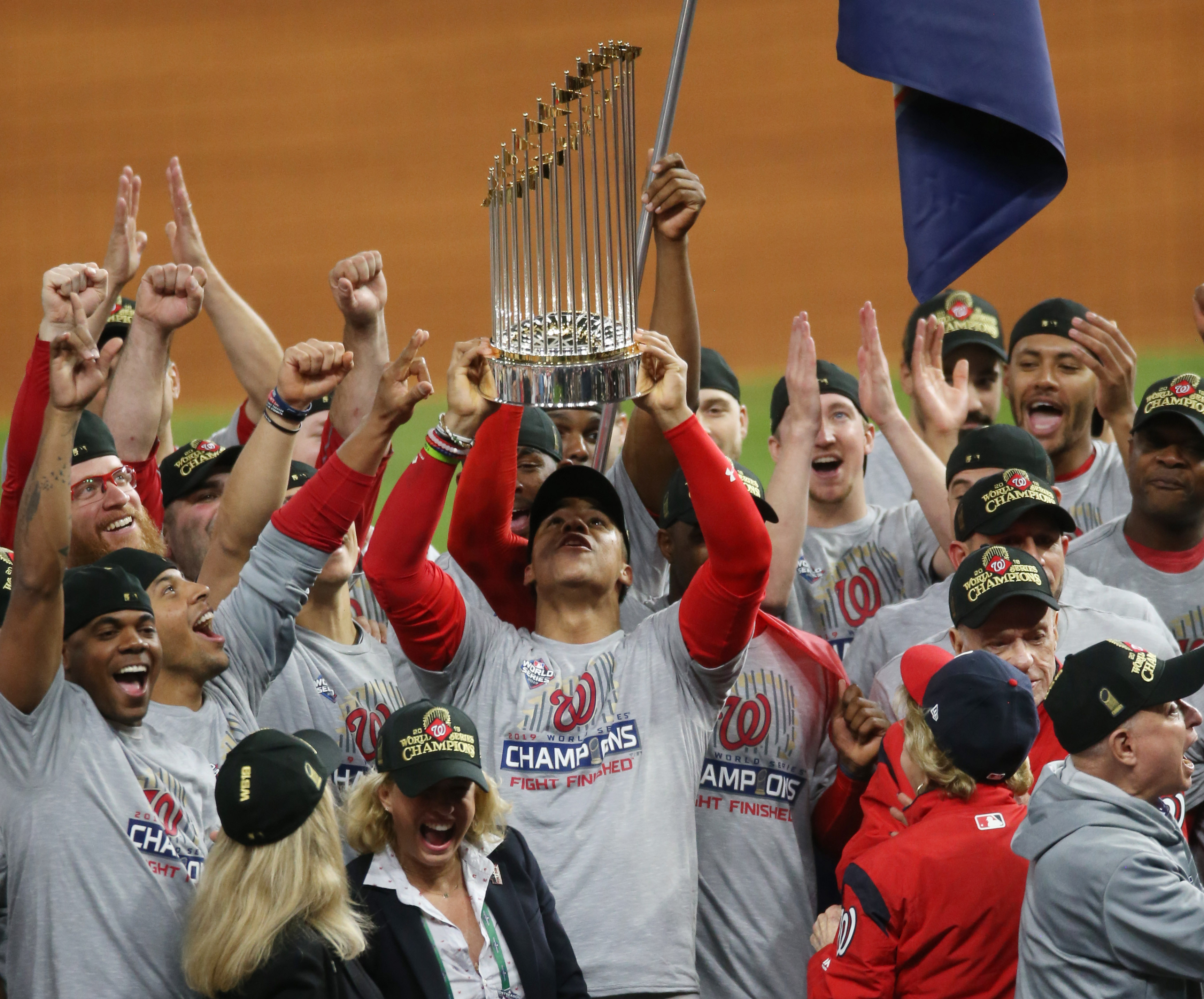 Nacionales de Washington conquistaron la primera Serie Mundial de su historia con remontada incluida (FOTOS)