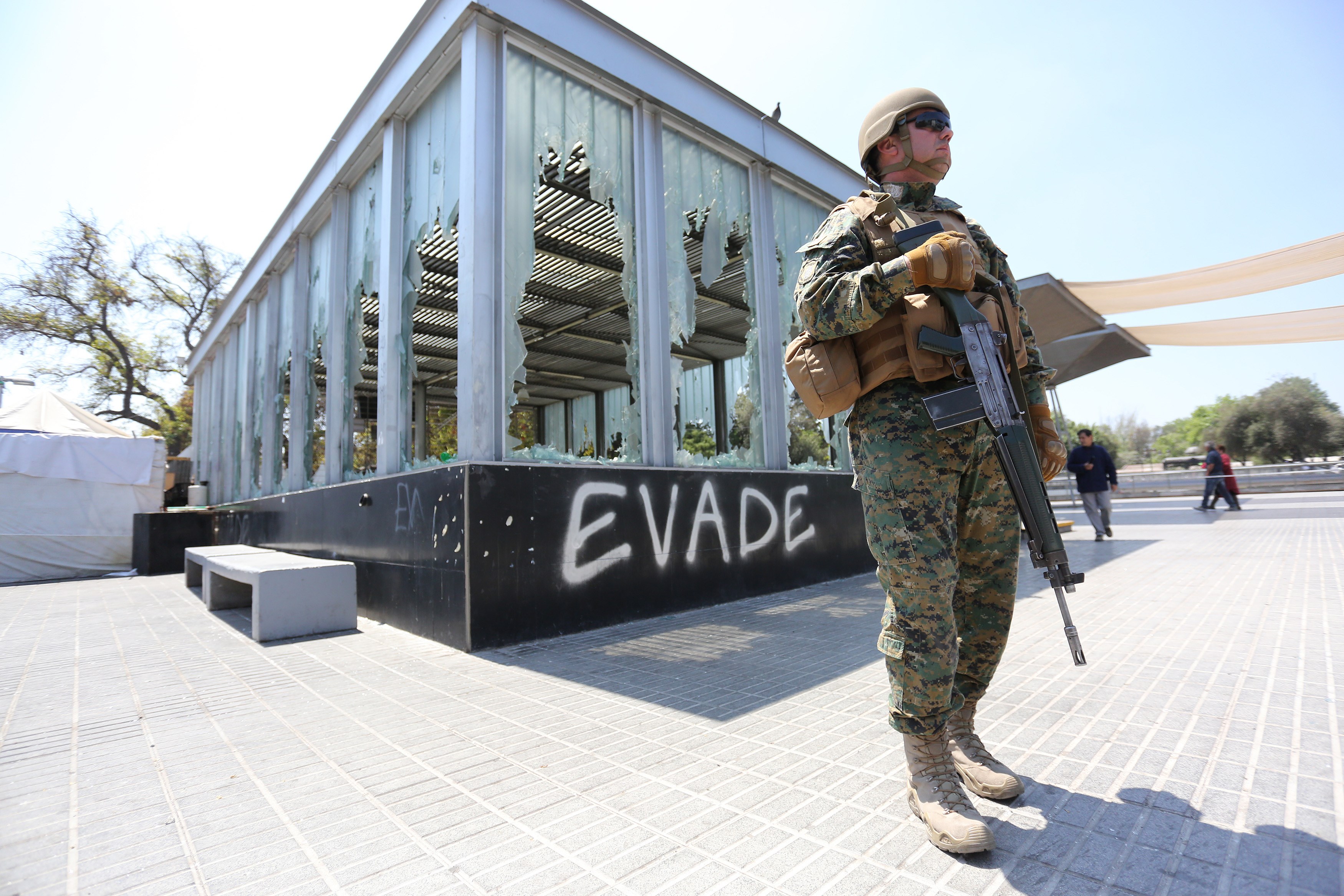 Decretan nuevo toque de queda en Chile luego de protestas violentas