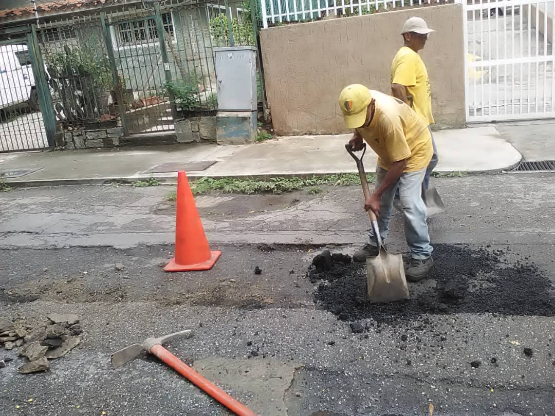 Chacao realizó bacheo en frío en 385 m2 de calles y avenidas del municipio